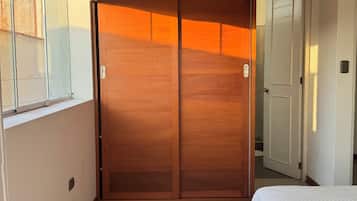 2 chambres, fer et planche à repasser, draps fournis