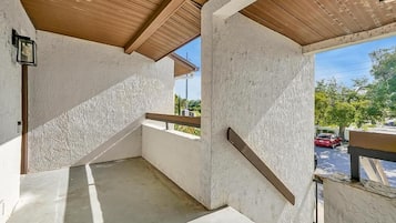 Apartment, Non Smoking, Air conditioning | Property grounds