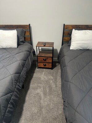 Room - Spacious 6-bedroom house with AC in vibrant Detroit (Detroit)