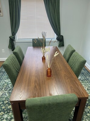 Dining - Spacious 6-bedroom house with AC in vibrant Detroit (Detroit)