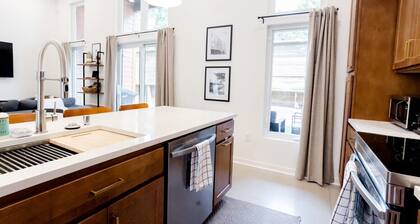 500 HOUSE - Designer 2BR Flat. Curated Interior w/ Private Patio - D