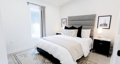 500 HOUSE - Designer 2BR Flat. Curated Interior w/ Private Patio - D