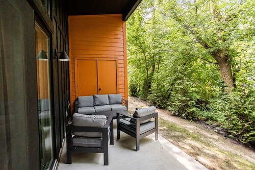 500 HOUSE - Boutique 2BR Retreat with Designer Finishes - B