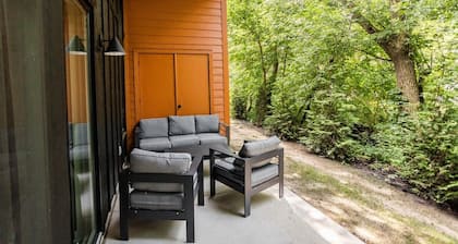 500 HOUSE - Boutique 2BR Retreat with Designer Finishes - B