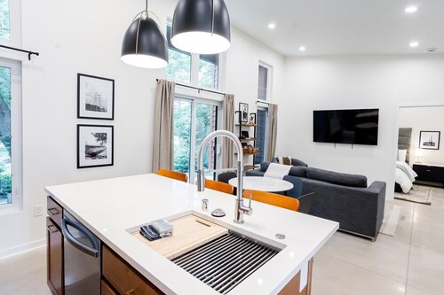500 HOUSE - Boutique 2BR Retreat with Designer Finishes - B