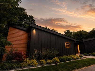 500 HOUSE - Boutique 2BR Retreat with Designer Finishes - B