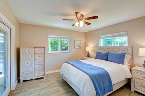 3 bedrooms, desk, iron/ironing board, travel cot - Sarasota Paradise with Private Pool – Minutes to Siesta Key (Sarasota)