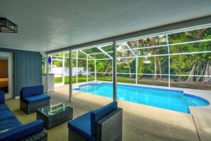 Outdoor pool, a heated pool - Sarasota Paradise with Private Pool – Minutes to Siesta Key (Sarasota)