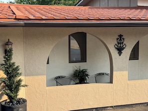 Terrace/patio - Hillside Villa • Cul-de-Sac • Hot Tub • Sleeps 10 • Wooded Lot • Mediterranean (Cedar Rapids)