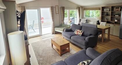 Beautiful Lodge Sleeps 4 with Indoor Pool
