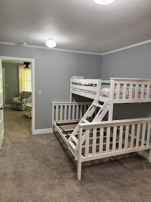 Interior - Charming 3-bedroom Cottage in Blakely (Blakely)
