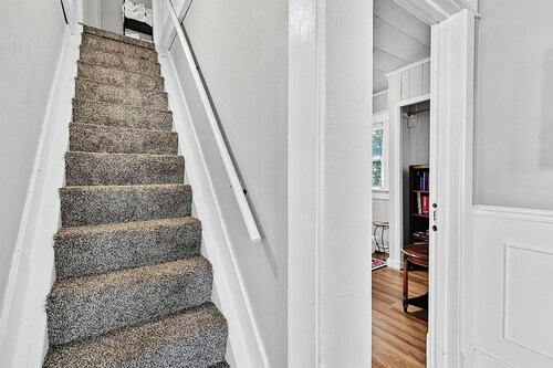 Cozy 3 BR Remodel - 10 Min From Campus!