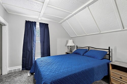 Cozy 3 BR Remodel - 10 Min From Campus!