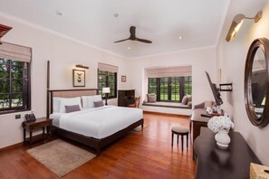 ห้องพรีเมียมดับเบิล, วิวสวน | ตู้นิรภัยในห้องพัก, โต๊ะทำงาน, ห้องเก็บเสียง, เตารีด/โต๊ะรีดผ้า