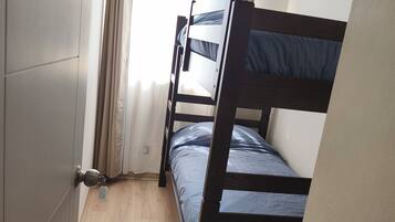 Iron/ironing board, Internet, bed sheets