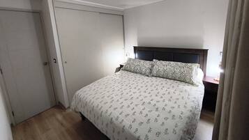 Iron/ironing board, internet, bed sheets