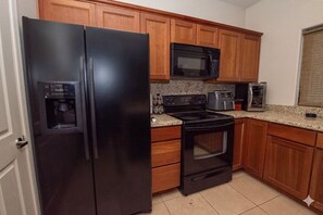 Private kitchen - Spacious 3-bedroom condo in gorgeous Tucson with AC and pool (Tucson)