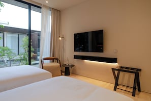 2 Bedroom Plunge Pool Villa with Fully Equipped Kitchenette | Free WiFi - The Elan by OXO (Kerobokan)