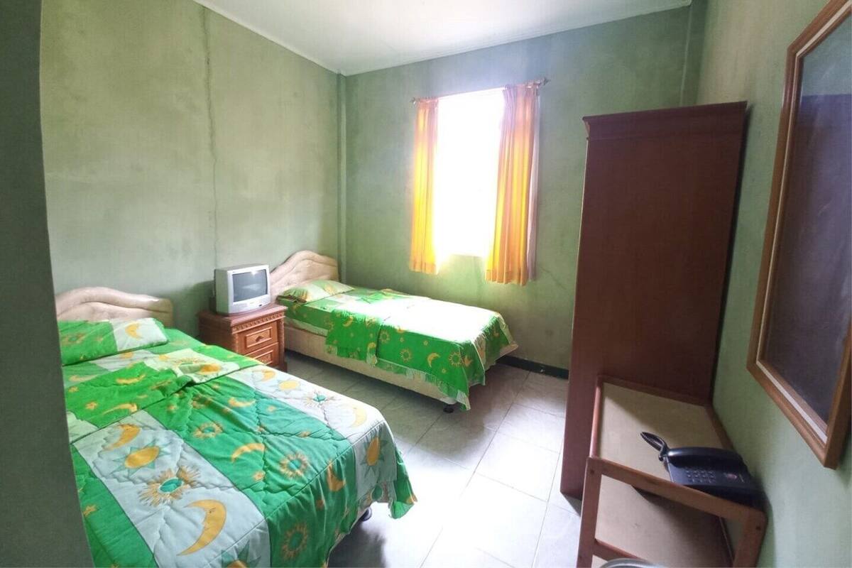 Habitación estándar con 2 camas individuales | Escritorio y wifi gratis 