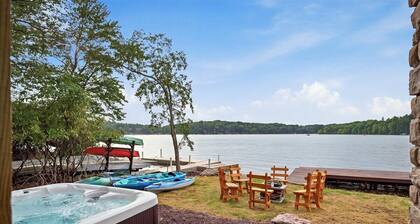 New Luxury Lakefront~Dock~Kayak~HotTub~Sauna~Game Room~Next to beach~Sleeps 26