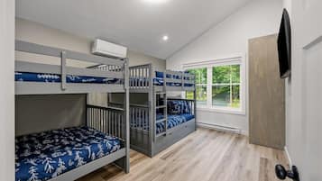 7 bedrooms, iron/ironing board, WiFi (free), bed sheets