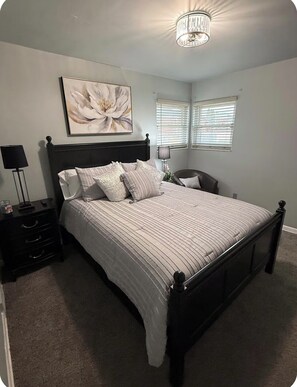Room - 3-bedroom house in delightful Detroit with cool AC (Detroit)