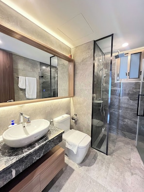 Premier Double Room | Bathroom | Shower, hair dryer, slippers, towels - Midtown  Residences Corporate (Tan My)