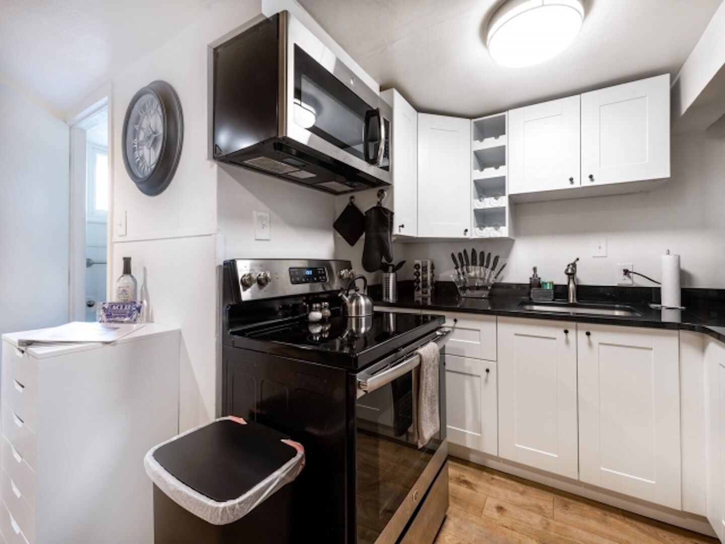 Coffee/tea maker, fridge, microwave, oven