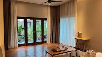 Deluxe Double Room, Garden View | Desk, WiFi (free)
