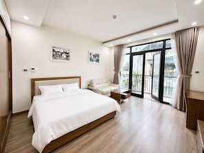 Desk, free WiFi - Eco Nest Residence (Ba Dinh)