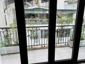 Estudio Deluxe, balcón, vistas a la ciudad | Interior