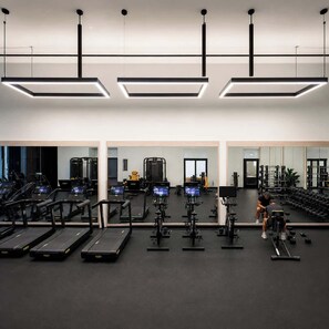 A gym with treadmills, weight machines, and free weights. - Luxury 1BR Condo in Downtown Miami | Sleep 4  | Free Parking (Miami)