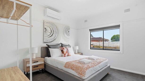 Desk, WiFi, bed sheets
