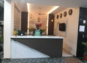 Lobby - LUXURY HOTELMADHAVI ELITE (Guntur)