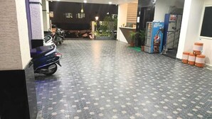 Ảnh chưa phân loại, 2 trong số 16 ảnh, nút