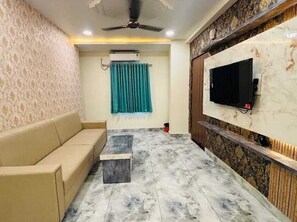 Deluxe Suite | Living area - LUXURY HOTELMADHAVI ELITE (Guntur)