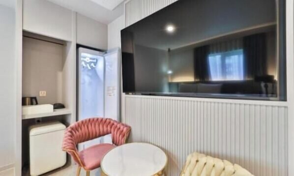 Twin Room, Non Smoking, Private Bathroom | Interior - Denbasta Hotel Deokcheon (Busan)