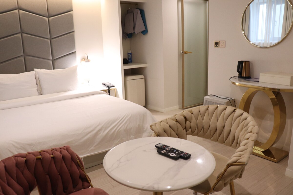 Wifi gratis y ropa de cama 