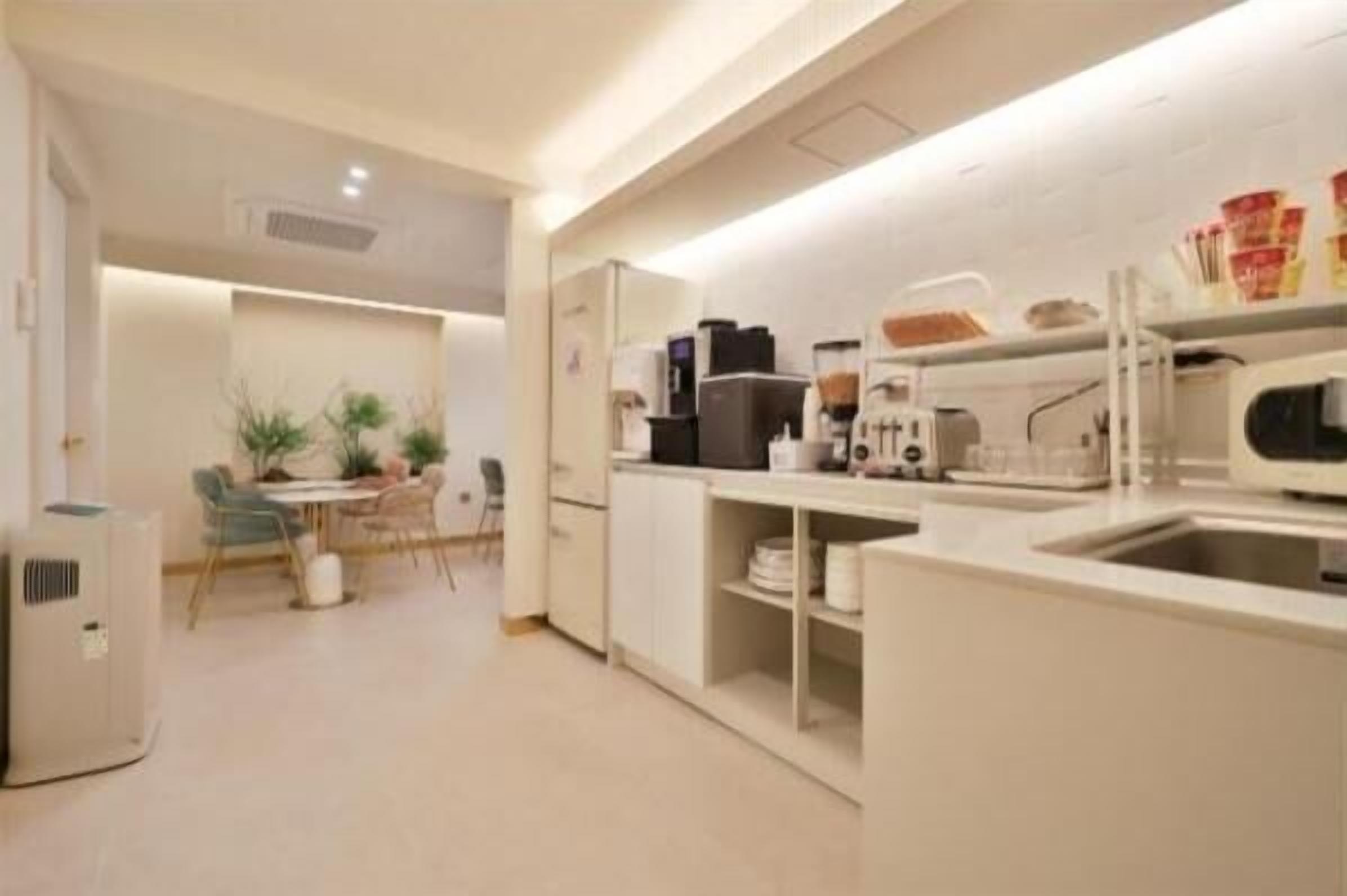 Fridge, microwave