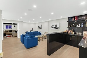 Interior - Large Luxury New Modern home w/ Patio/AC/Bar (Delta)