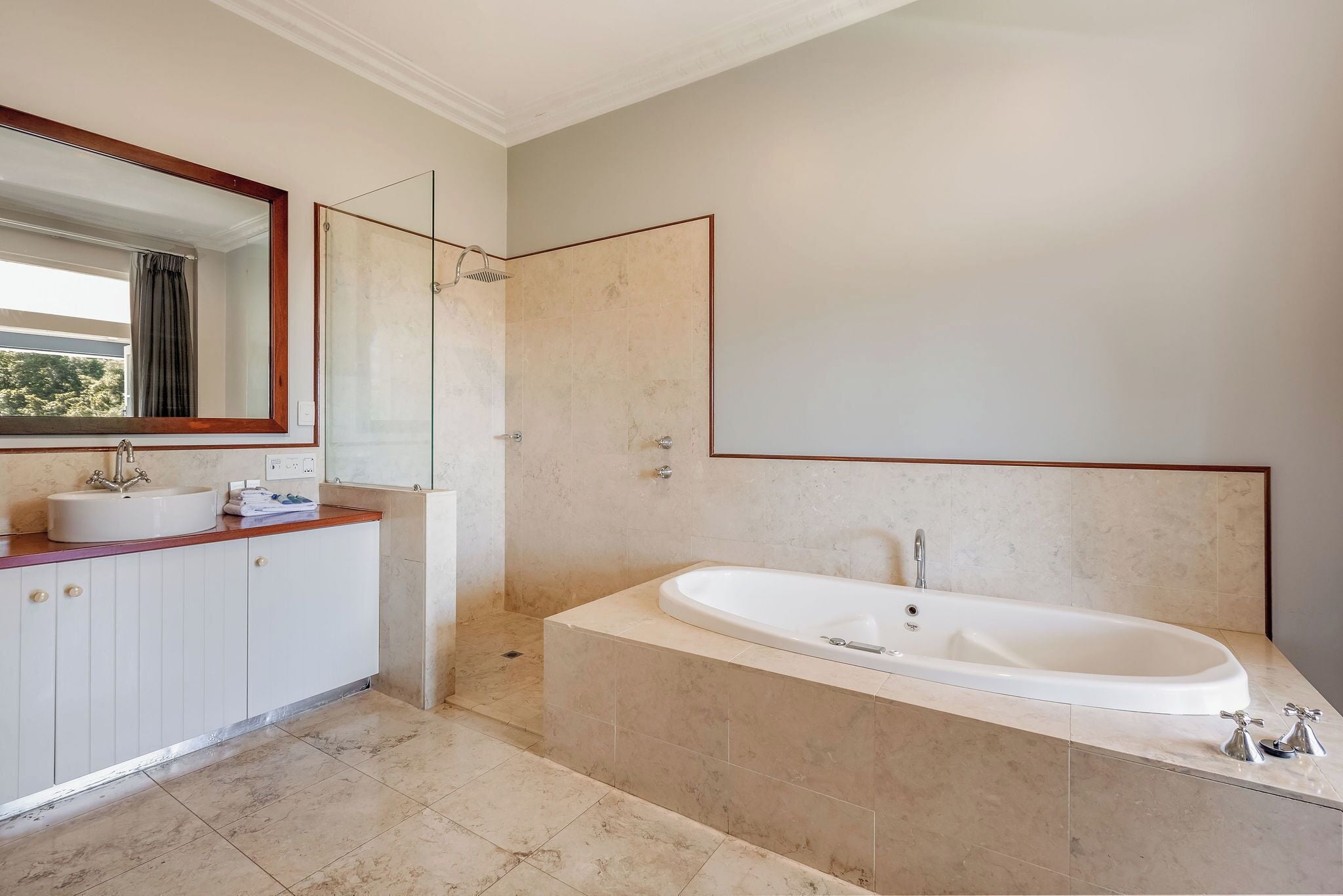 Deluxe-Zimmer, Meerblick | Badezimmer | Kostenlose Toilettenartikel, Haartrockner, Handtücher, Seife