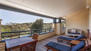 Habitación de luna de miel, vistas al mar | Restaurante al aire libre