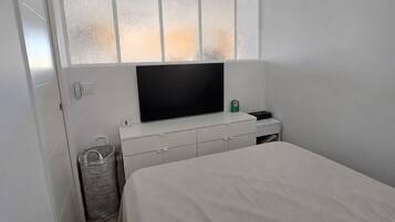 WiFi, bed sheets
