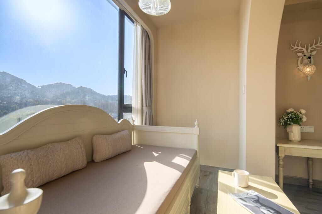 Habitación familiar con 1 cama doble o 2 individuales, vistas a la colina | Interior
