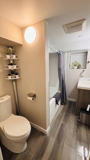 Bathroom - West Side 2BR Suite | 10 Min walk to Sky Train (Vancouver)
