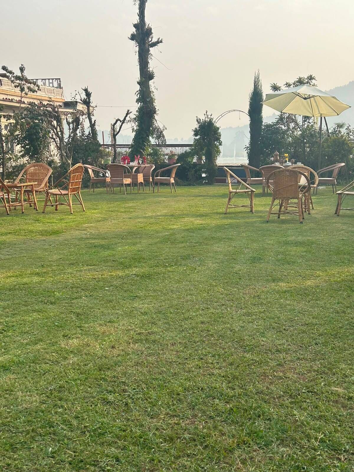 Tempat makan outdoor