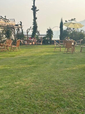 Tempat makan luar
