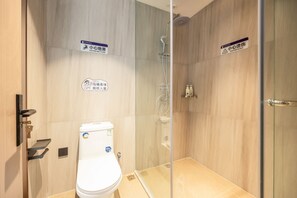 Classic Double Room Single Use | Bathroom | Shower, free toiletries, hair dryer, slippers - Meilifeng Hotel (Weihai)