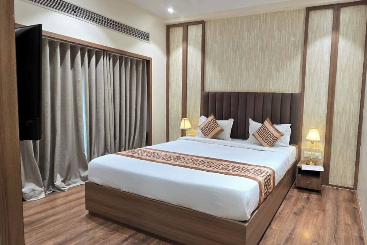 Suite, City View