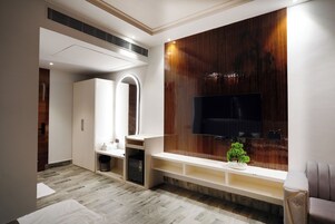 Suite, 1 cama de matrimonio grande, Aire acondicionado | Interior
